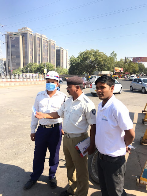 Columbia Asia Hospitals, Ahmedabad Distributes Masks to Traffic Personnel Operating in High Pollution Zones