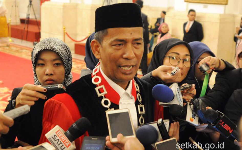 Jambipos Saldi Isra Dilantik Sebagai Hakim Konstitusi