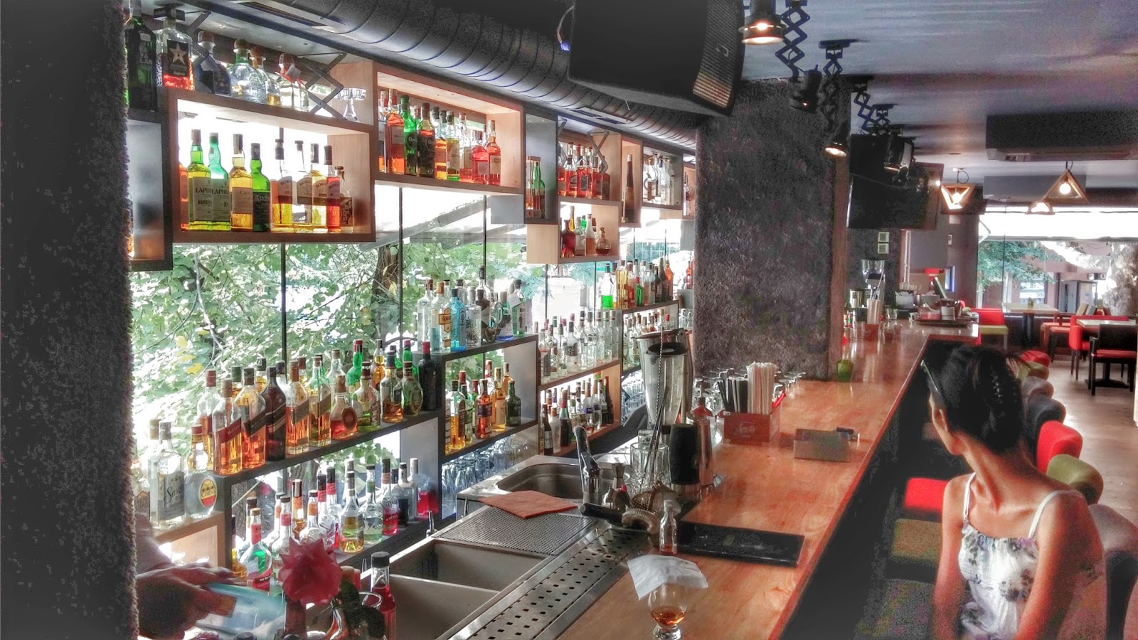 Six Bulgarian places to enjoy your whisky Добре дошли в "Храмът на