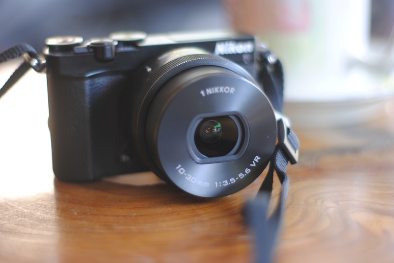 hanya sebuah omong kosong Review Nikon J5