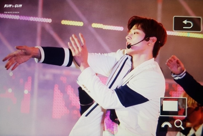 팬싸하고 온 거 티내는 더보이즈 멤버.jpg | 인스티즈