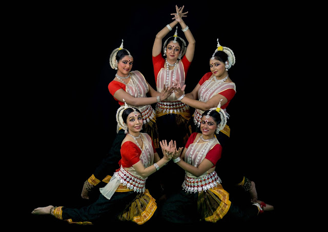 Noted Odissi Danseuse Sharmila Mukerjee and her dance ensemble Sanjali to present an Odissi dance performance Noted Odissi Danseuse Sharmila Mukerjee and her dance ensemble Sanjali to present an Odissi dance performance