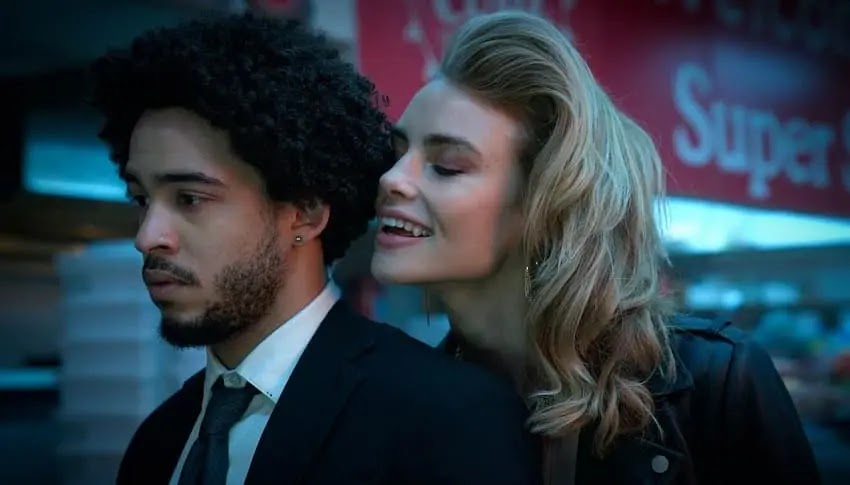 Netflix показал трейлер фильма ужасов «Клыки ночи» от режиссёра «В тихом омуте» Netflix показал трейлер фильма ужасов «Клыки ночи» от режиссёра «В тихом омуте»