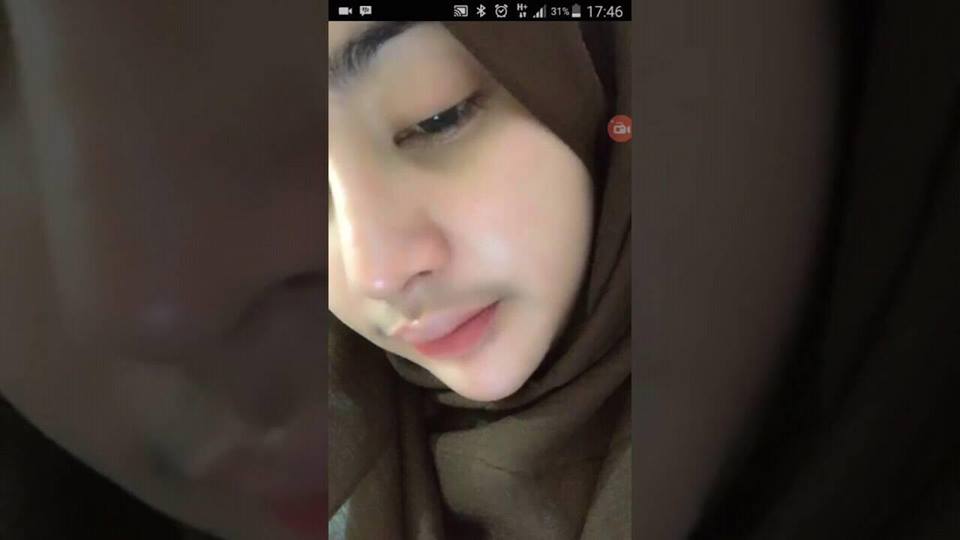 Perempuan Cantik Berhijab