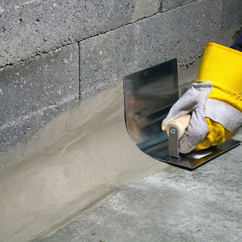 Применения в ремонтных и. Ремонтный цемент для бетона. Заглаживаем бетон. Смесь для ремонта трещин в бетоне. Ремонтный состав для бетонного пола.