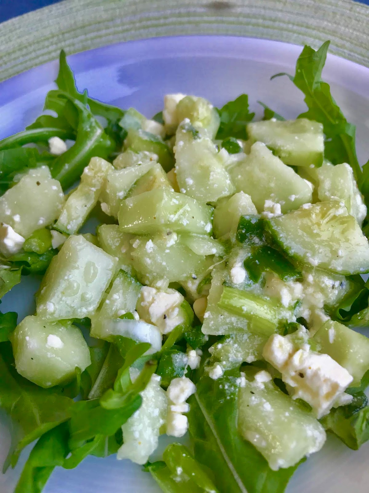 Melonen-Gurken-Salat mit Hirtenkäse, Minze und Basilikum • Katis ...