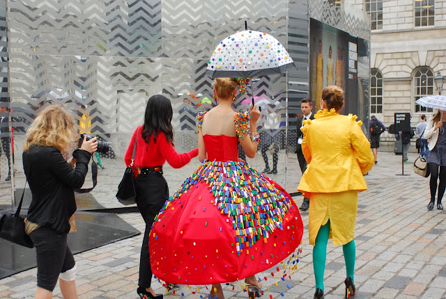 Cycle in Heels : THE LEGO DRESS FOR THE FASHION WEEK