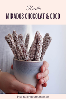 Recette des mikados enrobés de chocolat et noix de coco râpée