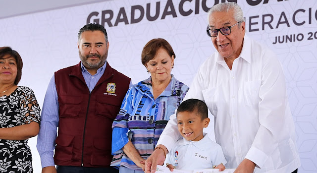 Pacheco Pulido encabeza graduación de más de 9 mil alumnos de los CAIC