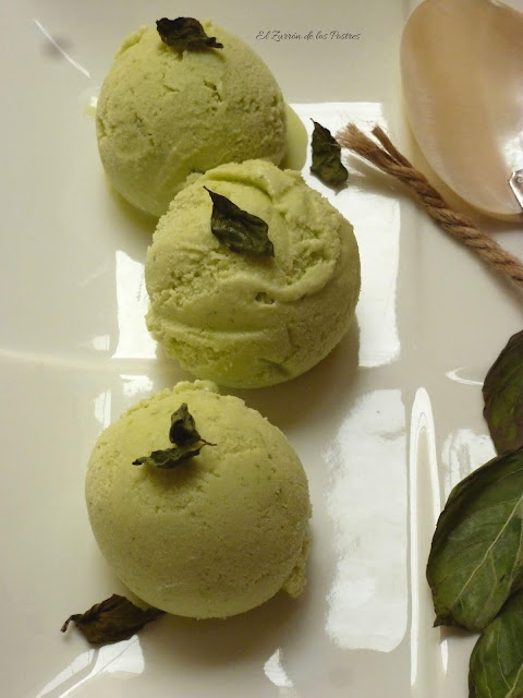 Helado De Albahaca Con Yogur Griego
