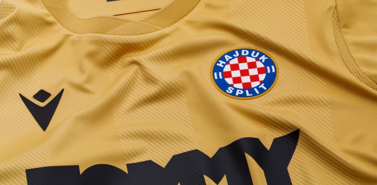 Camisa de 110 anos do Hajduk Split 2021 Macron » Mantos do Futebol