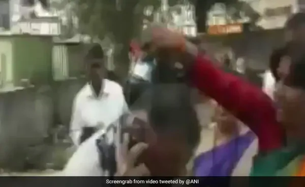 On Camera, Ink Poured On Man For Social Media Post On Uddhav Thackeray, Maharashtra, News, Politics, Social Network, Video, Phone call, National