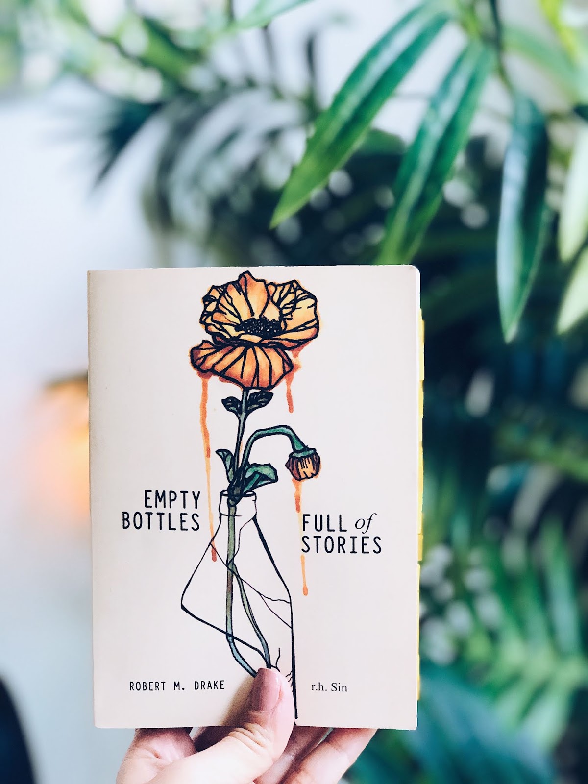 Opportunistic Reader RESEÑA Empty bottles full of stories by Robert