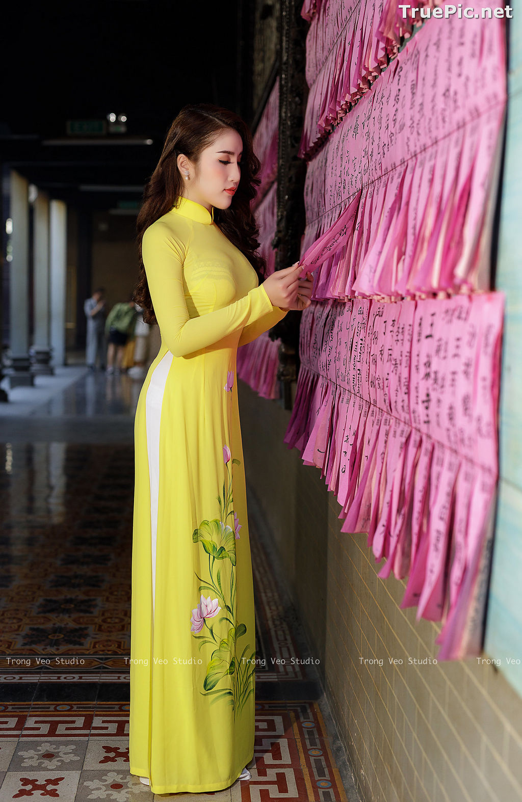 Image The Beauty of Vietnamese Girls with Traditional Dress (Ao Dai) #4 - TruePic.net - Picture-8