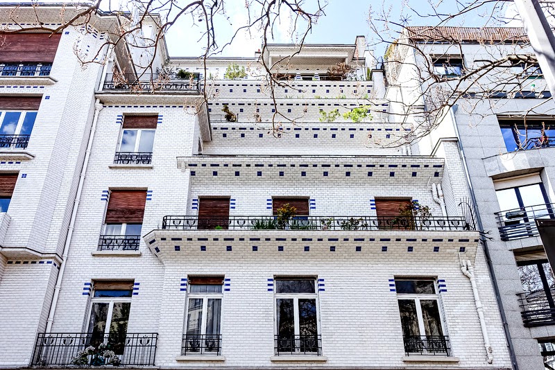 Paris 26 rue Vavin, un immeuble Art Déco revêtu de céramique signé Henri Sauvage et Charles