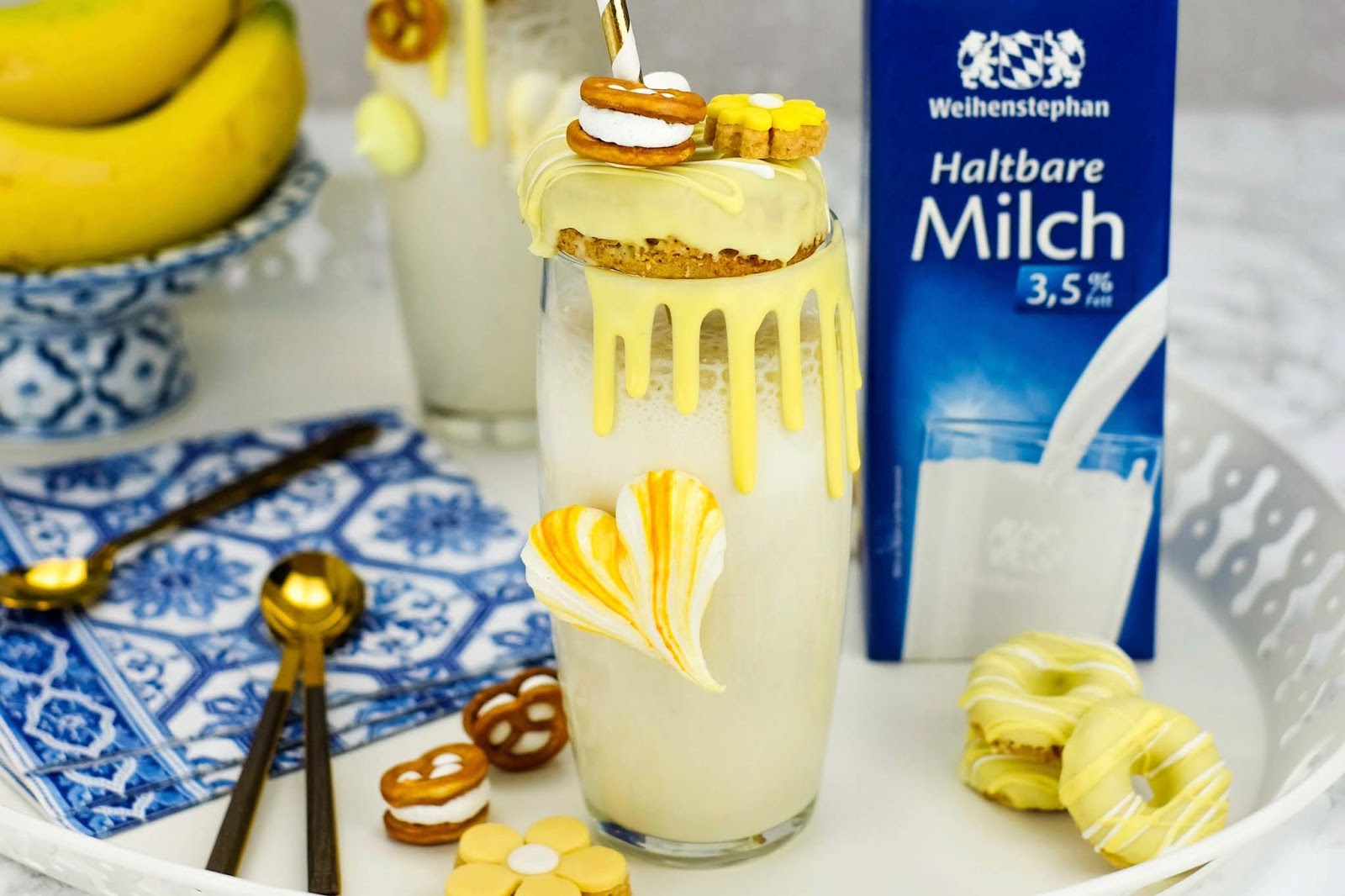 Samtige Bananenmilch mit Bananen Donuts | Marion's Kaffeeklatsch Samtige Bananenmilch mit Bananen Donuts | Marion's Kaffeeklatsch