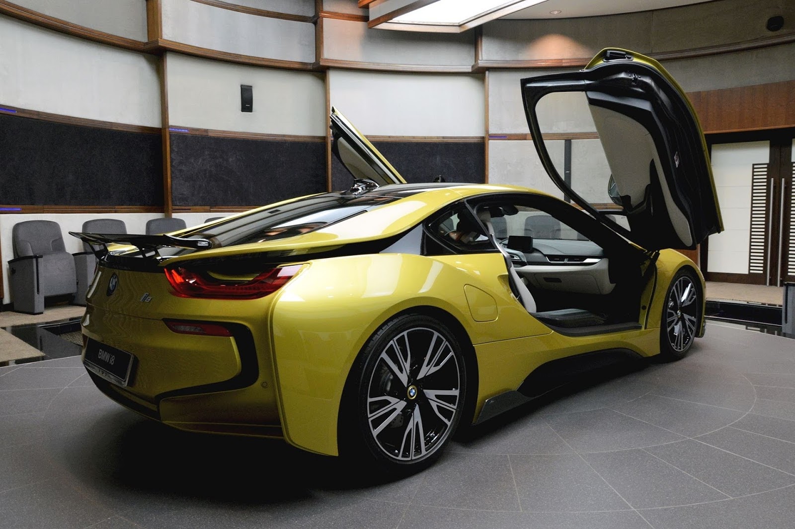 Р—РѕР»РѕС‚РѕР№ BMW i8 Р·РѕР»РѕС‚РѕР№