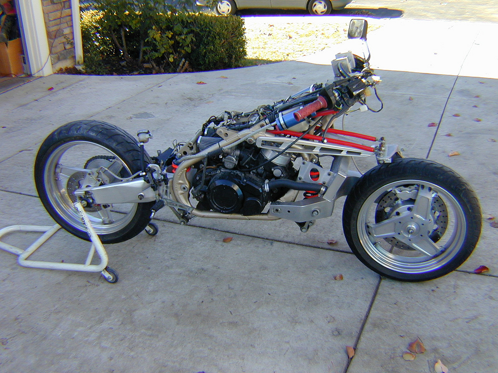 OddBike: Yamaha A-N-D FFE 350 - Forkless Two-Smoker