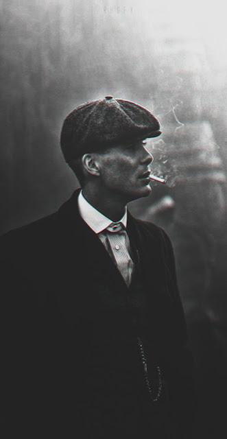 خلفيات توماس شيلبي سوداء وهو يدخن للايفون