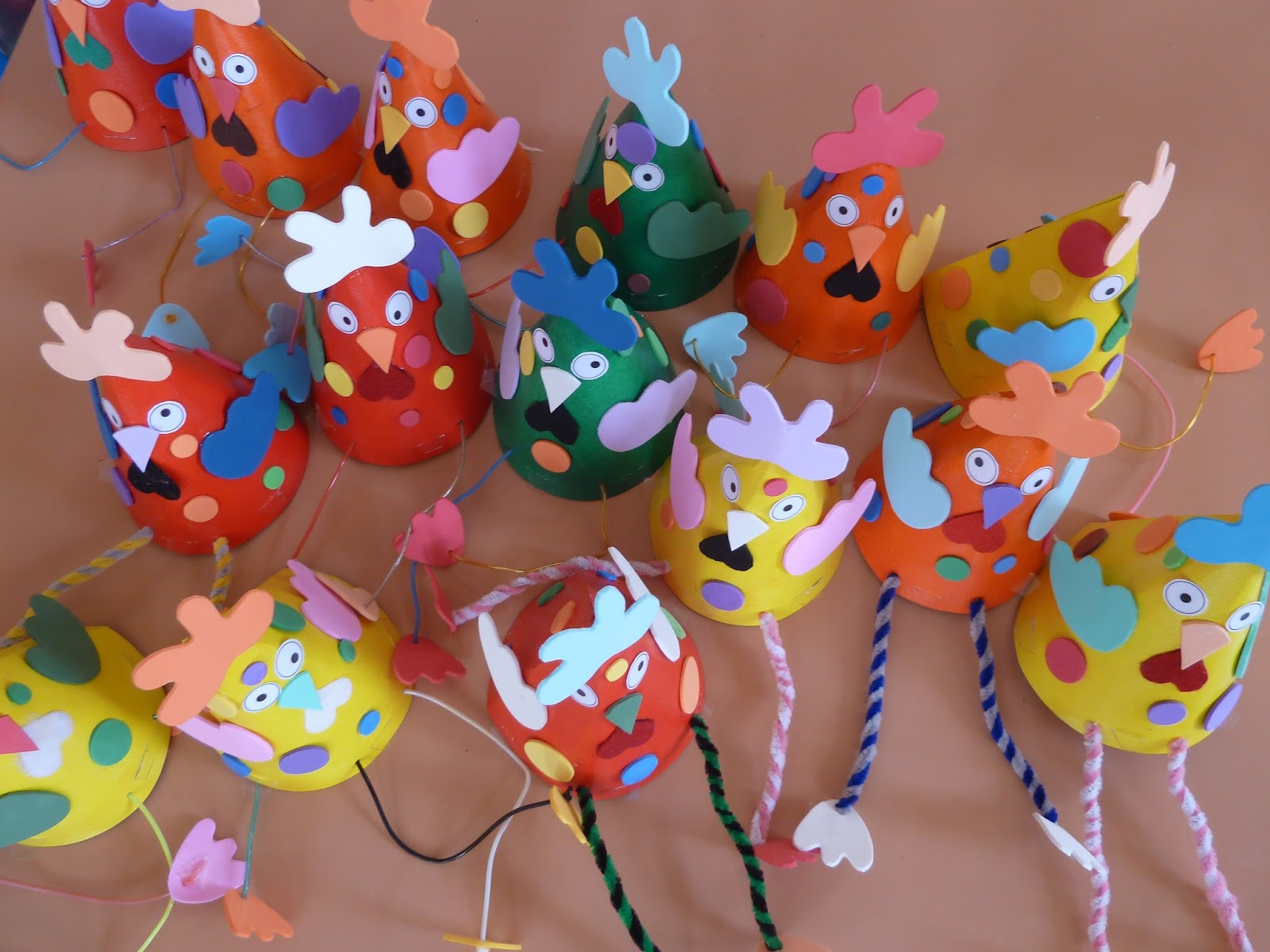 Amiscol: Bricolage : Une poule de Pâques