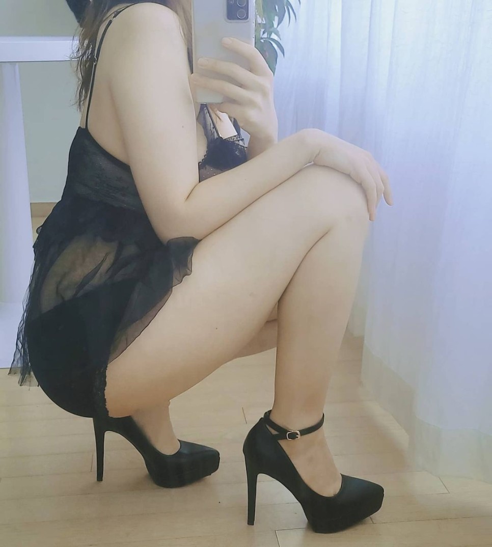 셀카 찍기를 좋아하는 처자