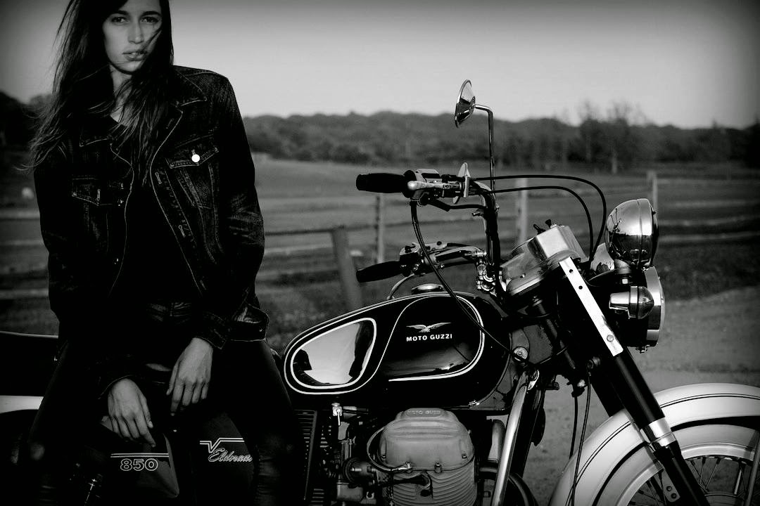 мотоцикл для двоих взрослых. девушка мотоцикл песня. образы для фотосессии на байке. мото девушки. девушка мотоцикл песня.