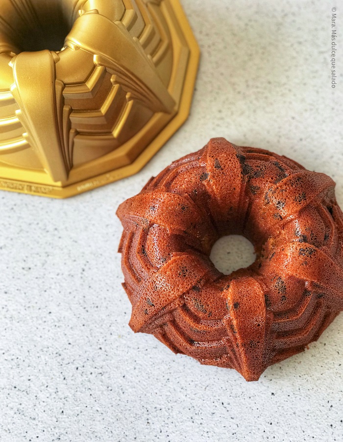 Bundt cake de naranja y chocolate