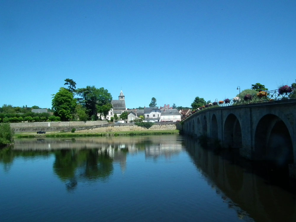 Days on the Claise Walking Around Saint Remy sur Creuse