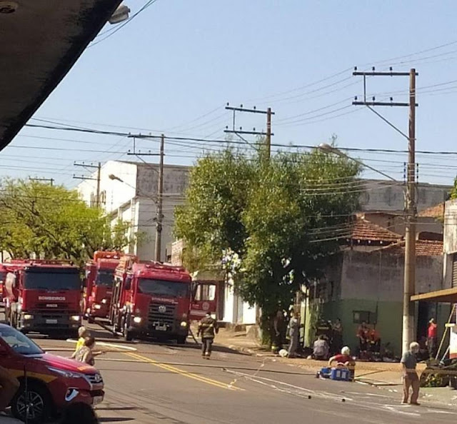 Incêndio destrói casa de tintas em Presidente Prudente Incêndio destrói casa de tintas em Presidente Prudente