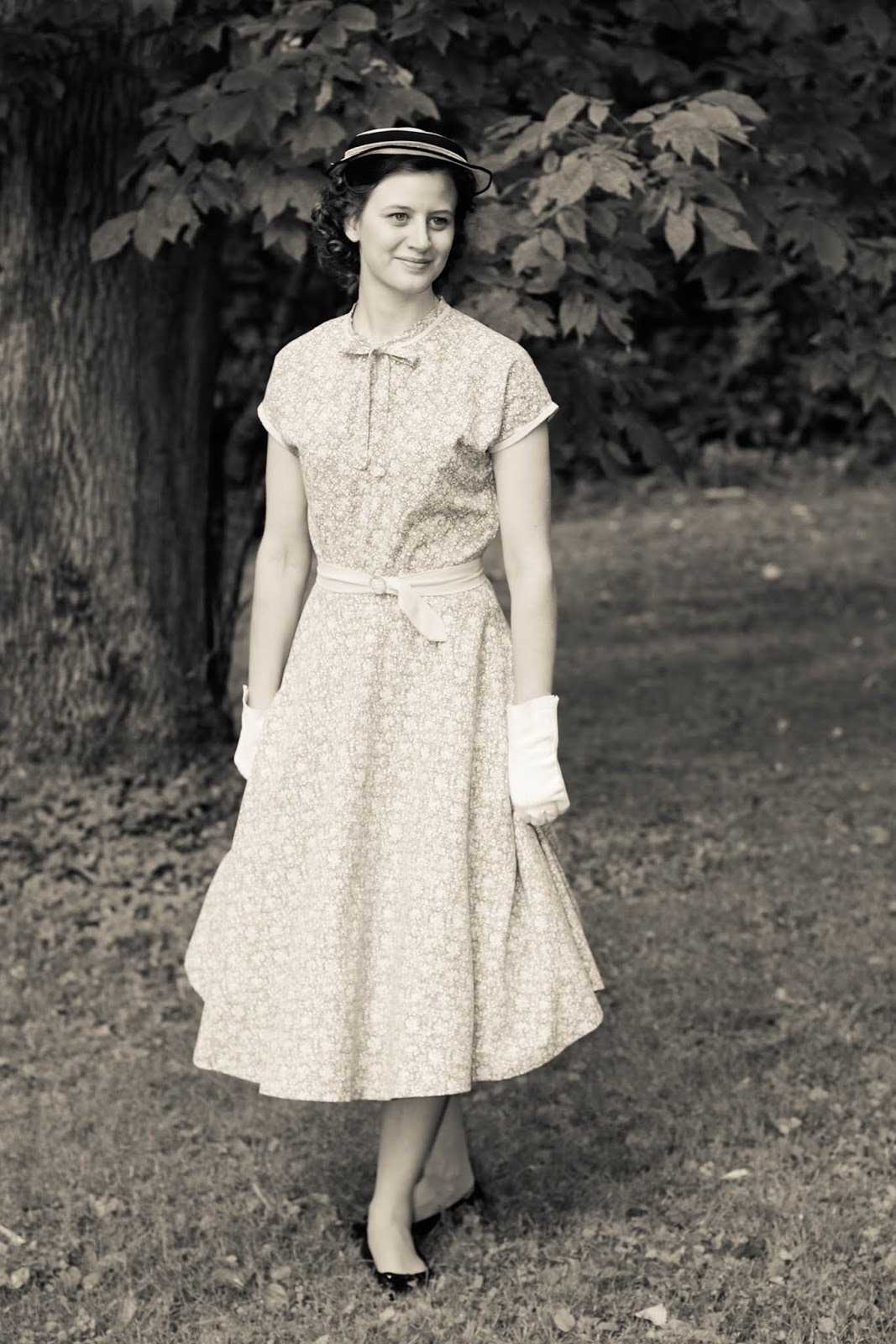 Stitching Through Time: A 1950's Sunshiny Summer Photo-Shoot