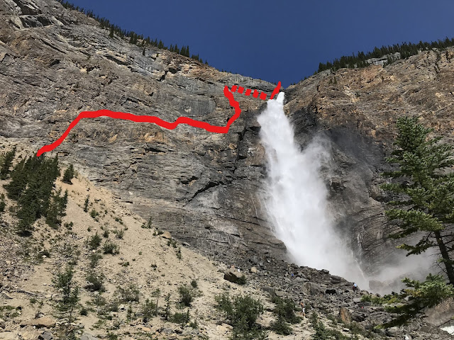 タカカウ滝　落差380ｍ　カナダ第二位　ヨーホー国立公園　クライミング