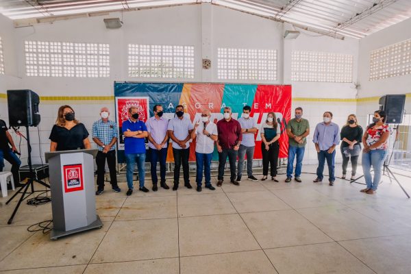 Cícero Lucena assina ordem de serviço para recuperação da Escola Analice Caldas, em Jaguaribe