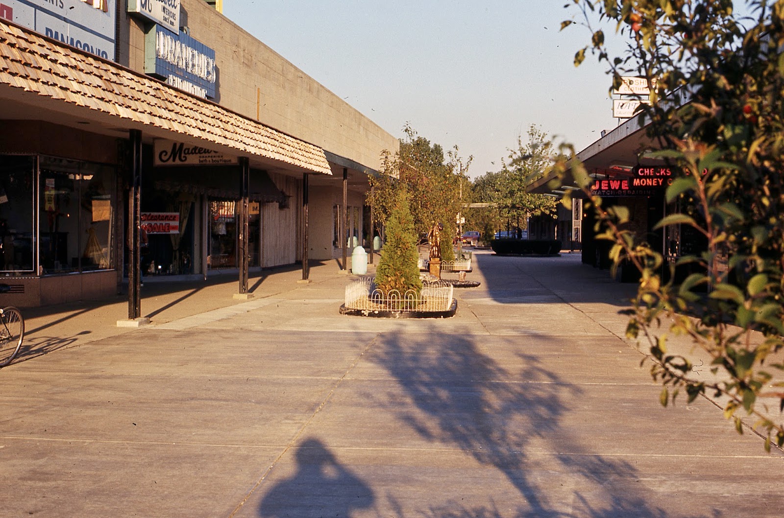 Skokie 1970-1975 : Woodfield Mall (Not Skokie)