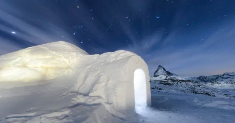 Where is the largest igloo in the world situated?