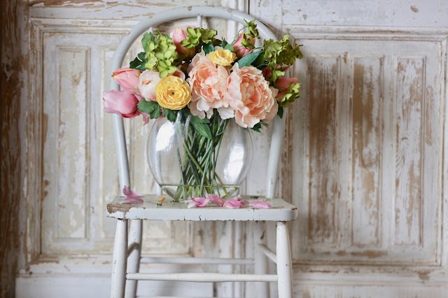 20 Minute Decorating - How to style faux flowers