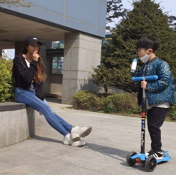 Lee Dong Guk's daughter Jaeshi surprises with her mature growth