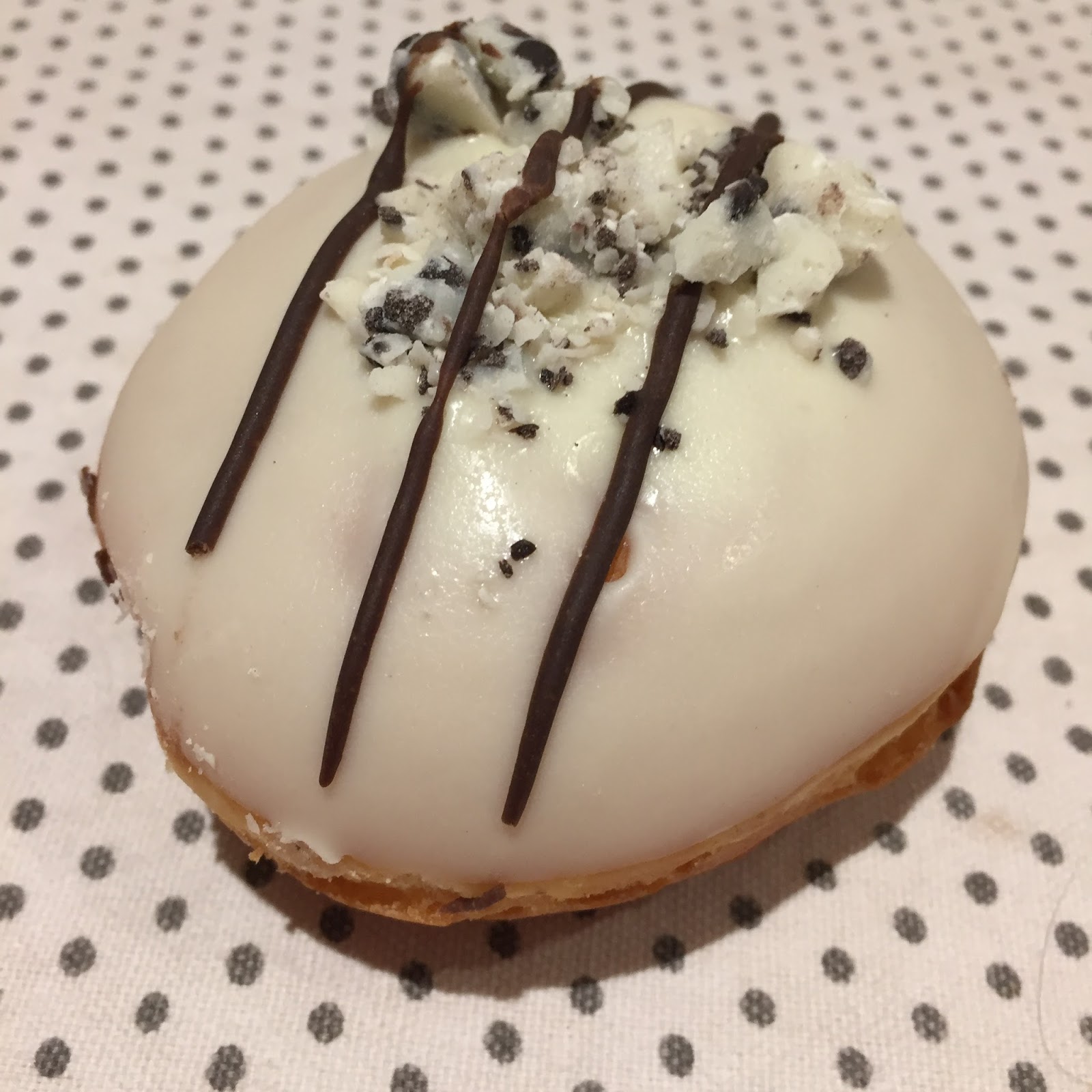 Archived Reviews From Amy Seeks New Treats NEW! Krispy Kreme Hershey's Cookies 'n' Creme Filled