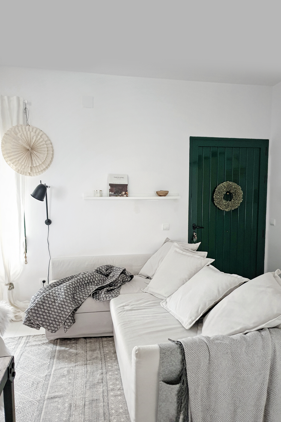 A RENOVATED WHITE NORDIC STYLE COTTAGE / La casa de campo de estilo Nórdico reformada de @annie_gg67