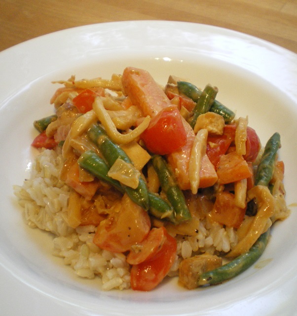 Sekundentakt: Erdnuss-Wokgemüse mit Reis