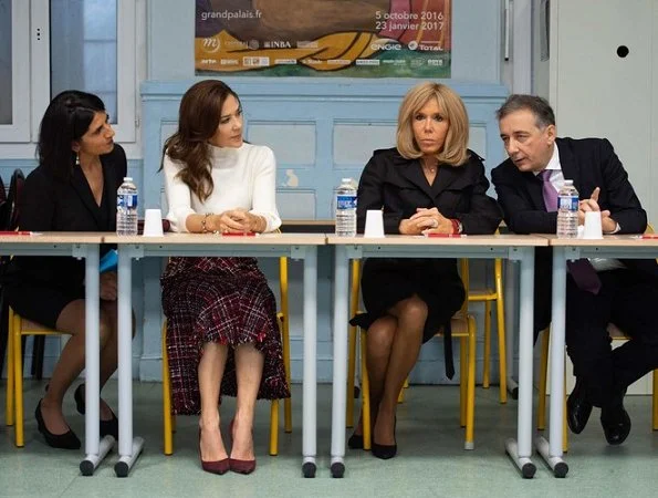 Crown Princess Mary wore a high-waisted bouclé tweed midi skirt by Alexander McQueen. he DR Danish National Girls’ Choir