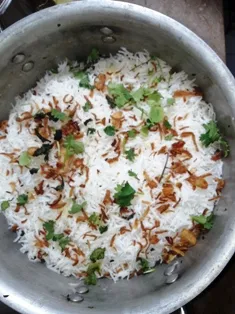 sprinkle-brown-onion-over-rice