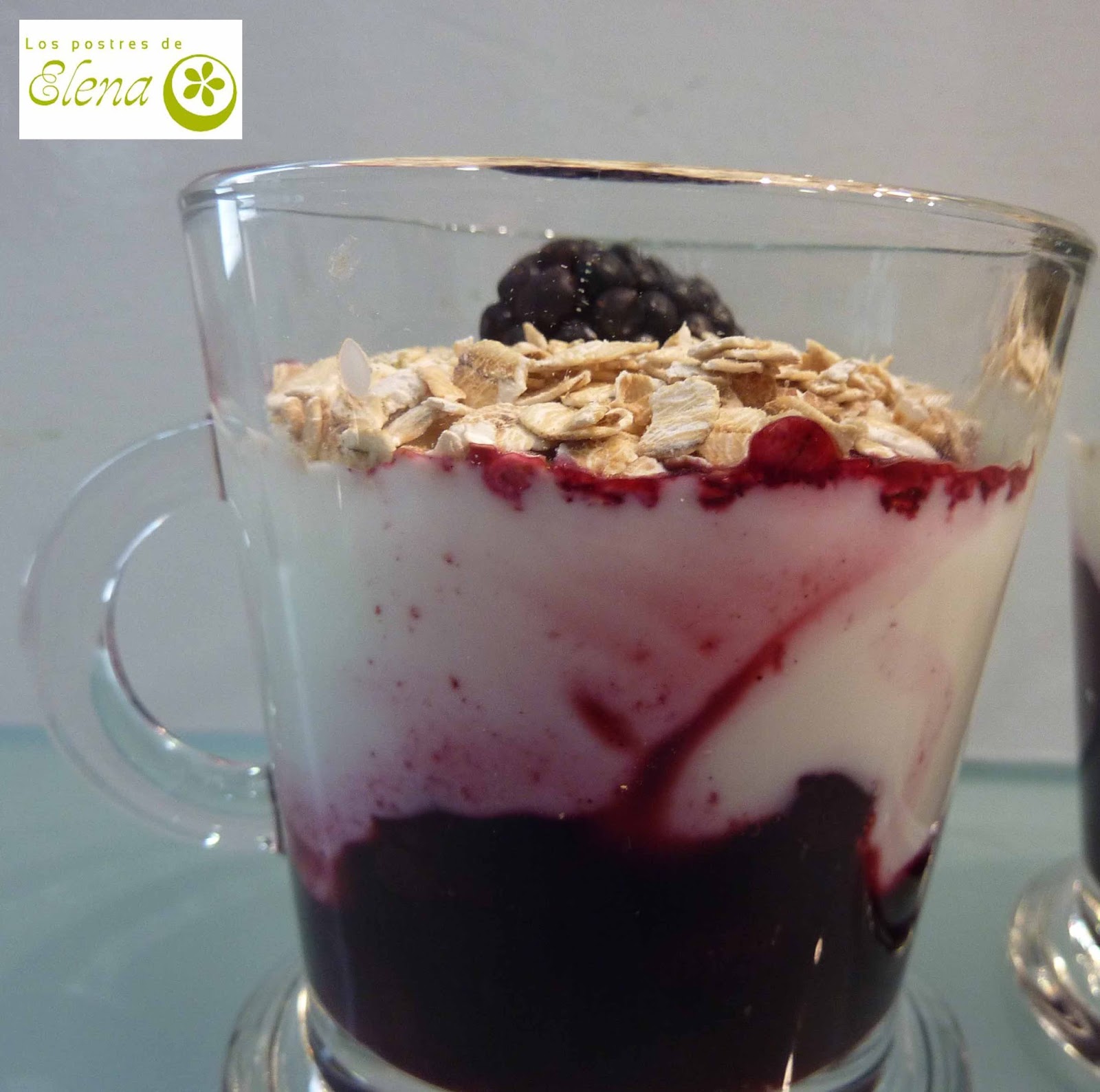 Los Postres de Elena Tarrinas de yogur con moras, arándanos y jengibre