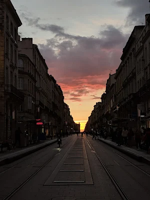 What to see in Bordeaux in October: sunset