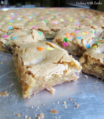 Make Ahead Easter Dinner Recipes - Easter Egg Blondies #Celebrate365