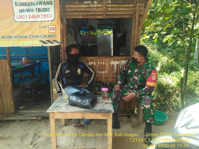 Komsos Sebagai Sarana Kebersamaan Babinsa dengan Warga Binaan Komsos Sebagai Sarana Kebersamaan Babinsa dengan Warga Binaan