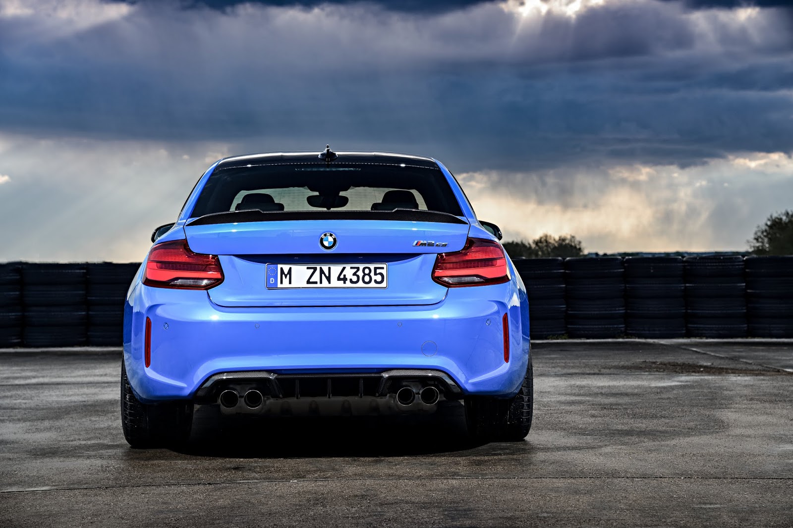BMW. L'échappement est le même que la version Competition. P90374196 highRes the all new bmw m2 c