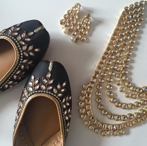 designer khussa