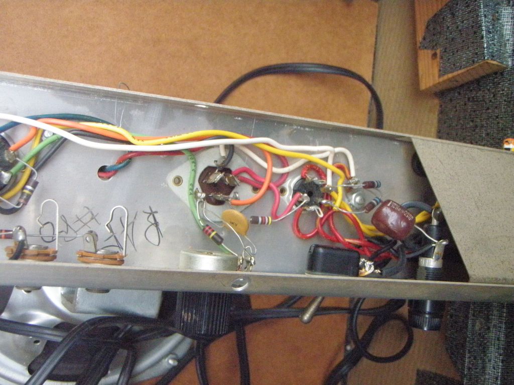 Doing a 3-wire mains cable conversion on a vintage Silvertone 1481
