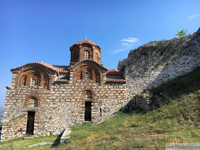 Les sites incontournables de Gjirokaster et Berat en Albanie Eglise St Trinité dans le chateau de Berat en Albanie