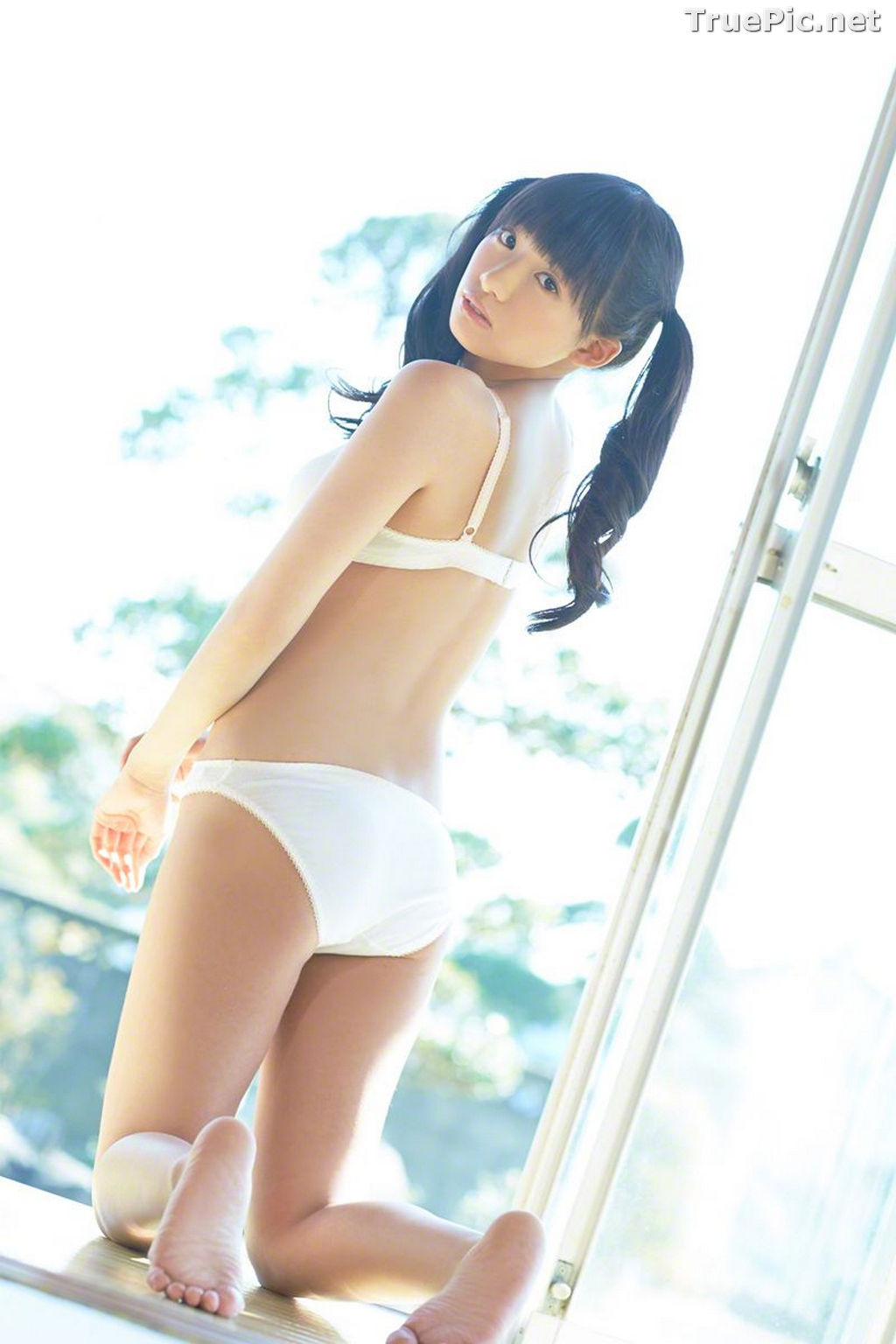 Image Wanibooks No.133 - Japanese Model and Singer - Hikari Shiina - TruePic.net - Picture-60